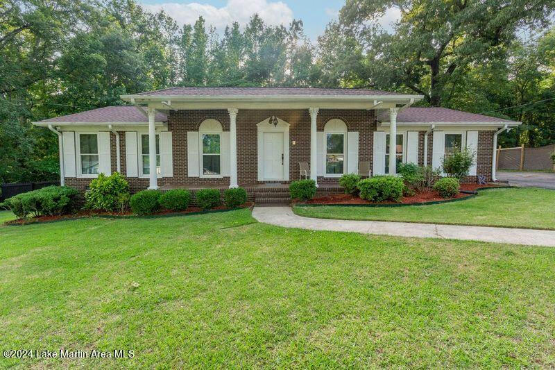 265 WINDSOR DR, ALEXANDER CITY, AL 35010, photo 1 of 36